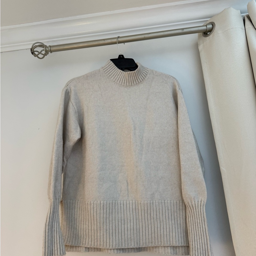 H&M Light Gray Crew Neck Sweater